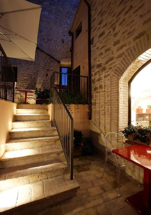 Hotel Sorella Luna Assisi 3*,